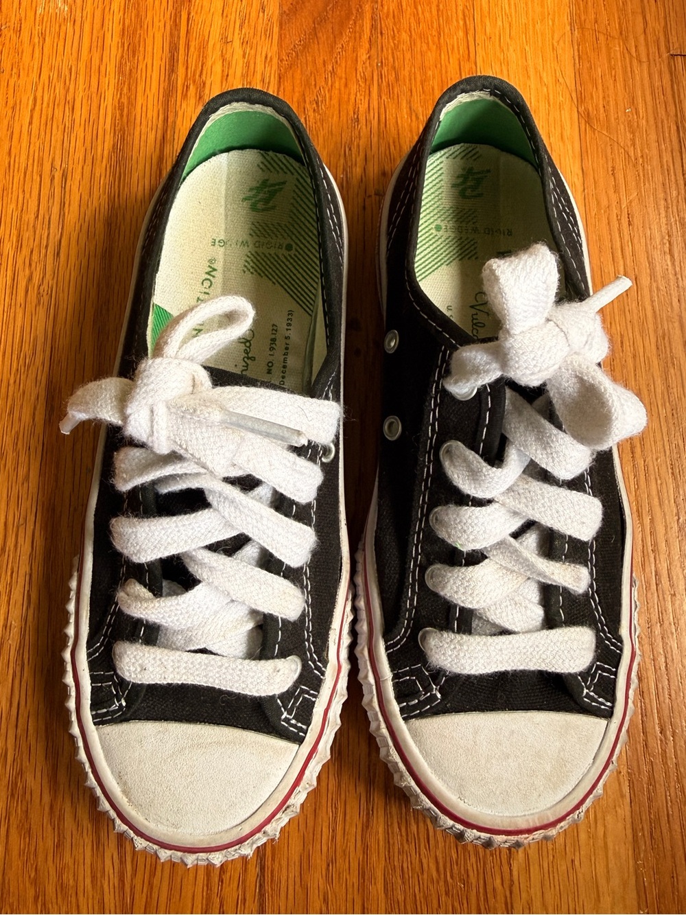 PF Flyers Center Lo Black Kids Sneakers Ribbed Soles